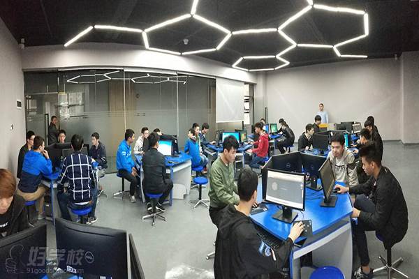 匯邦機器人學院 五大教學實訓區(qū)引領網(wǎng)絡技術(shù)人才培養(yǎng)新范式